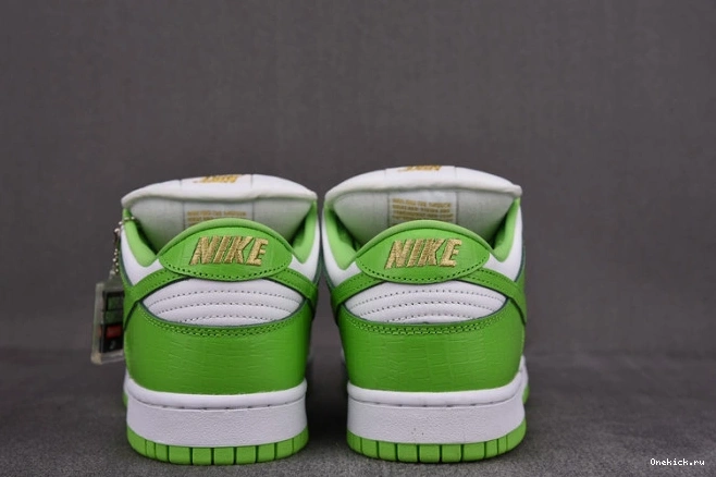 One Kick AQ9129-001 4 WMNS Air Jordan Moments Frozen 0801